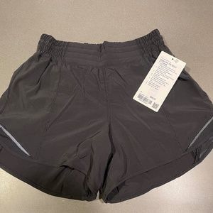 NWT Black Lululemon Hottie Hot HR Short 4" (size 6)